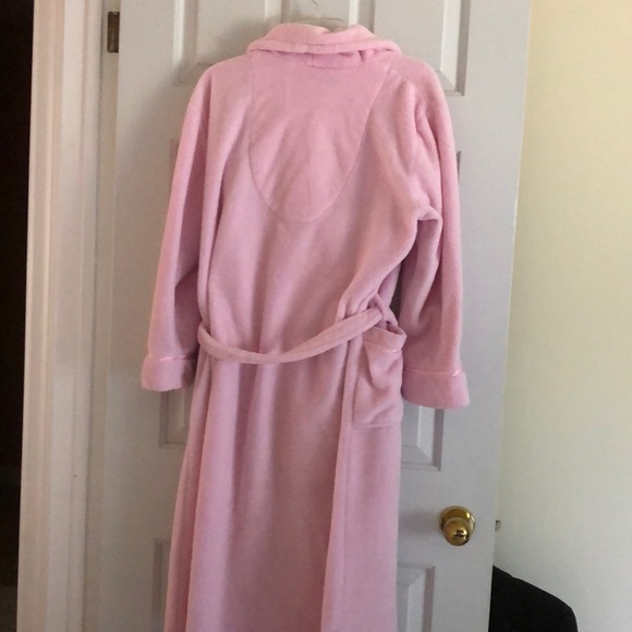 Nice and cozy pink robe - Picture 3 of 9